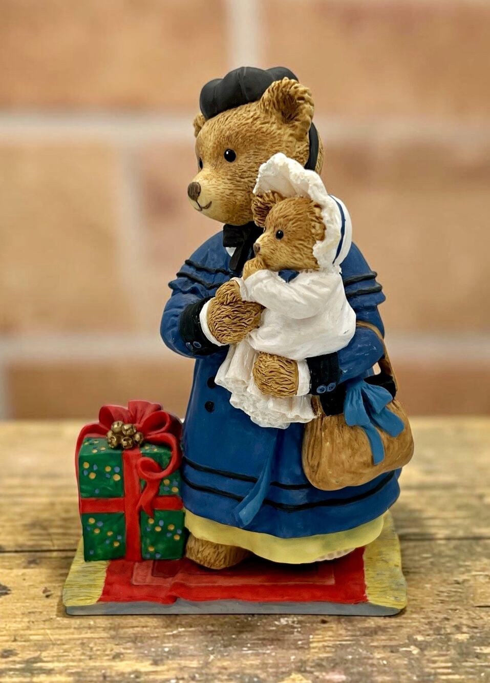 Department 56 Upstairs Downstairs Bears Nanny and Baby Arthur Figurine Gift Box